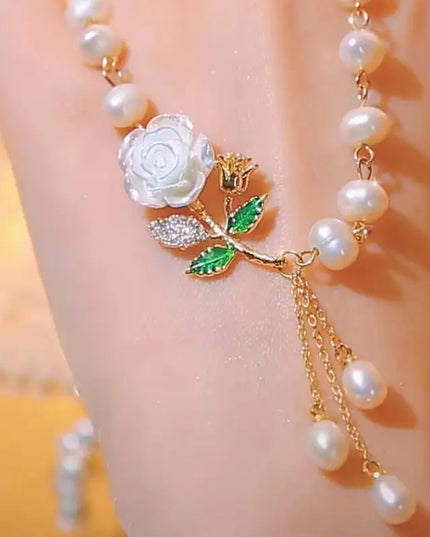 Rhinestone Rose Pearl Necklace